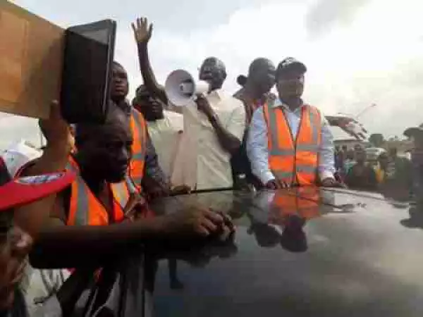 See How Adams Oshiomhole Was Received As He Arrives Benin Airport (Photos)